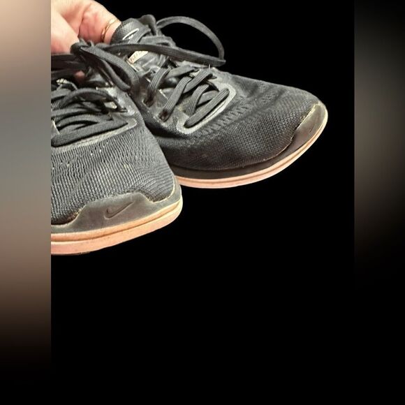 Nike women’s Flex Run size 7M black with white trim running shoes pre-owned - Picture 3 of 9